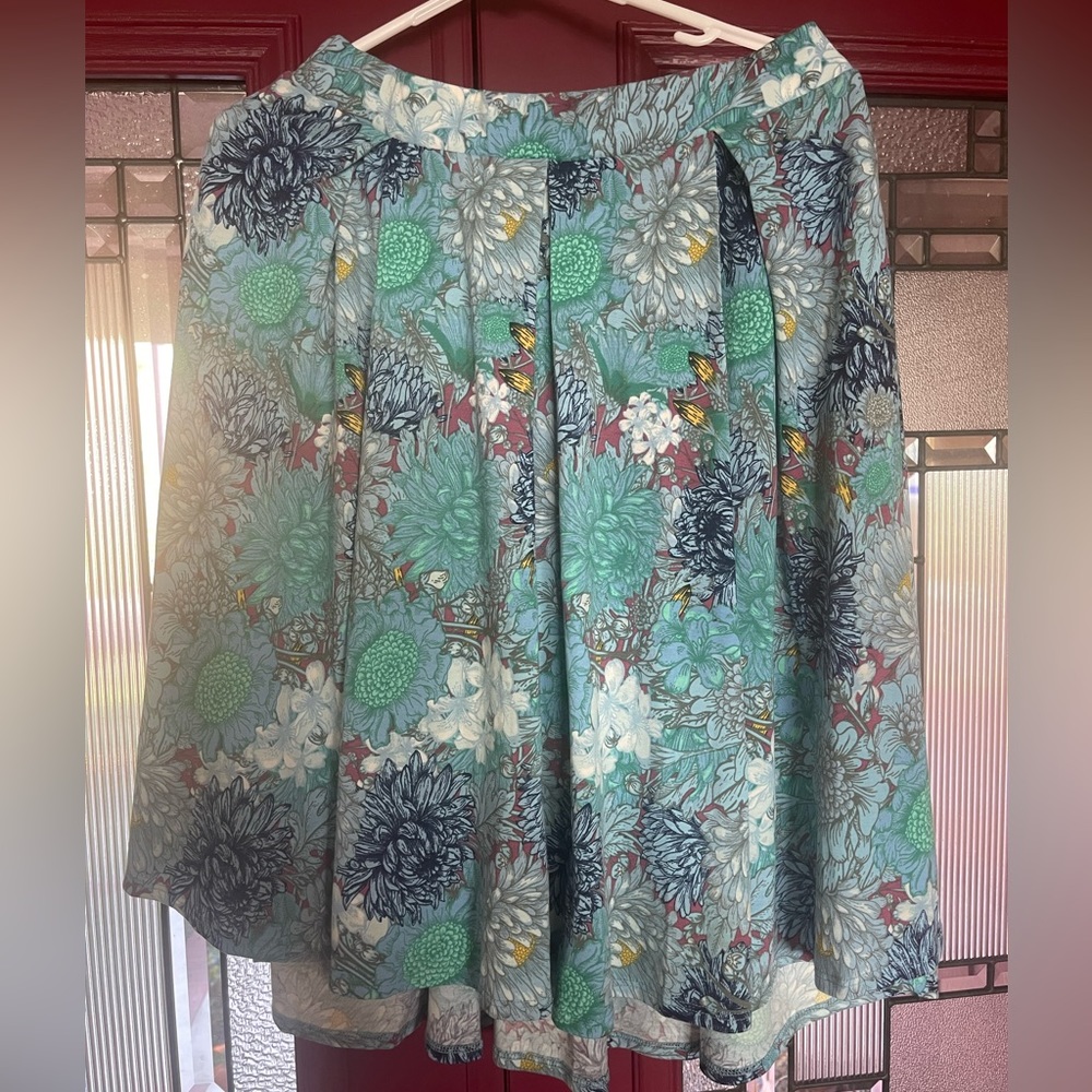 Beautiful knee length LuLaRoe Skirt